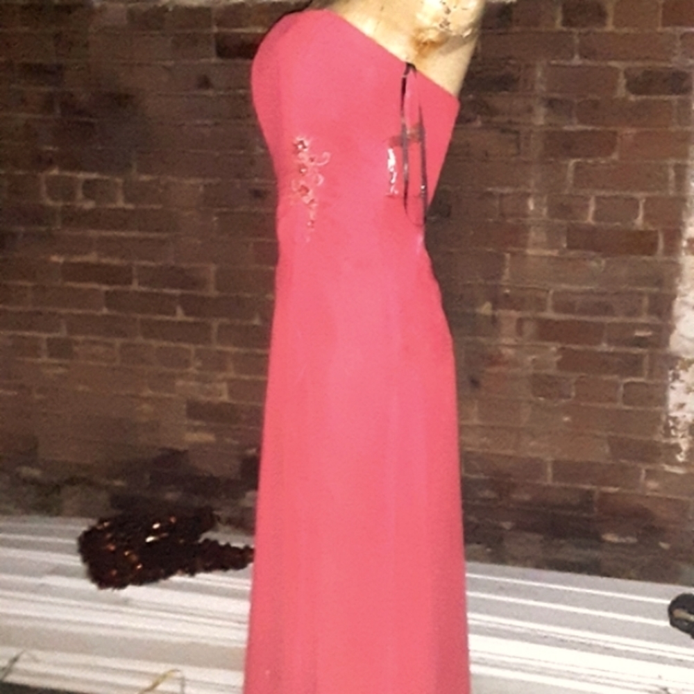 Red alyce paris dress